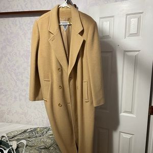 Marvin Richards 100% camel hair outer and satin inner beautiful coat size 16